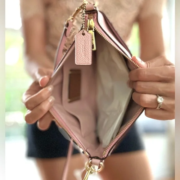 NWT Coach Polly Pebbled Leather Turnlock Crossbody Bag carnation - Picture 6 of 8